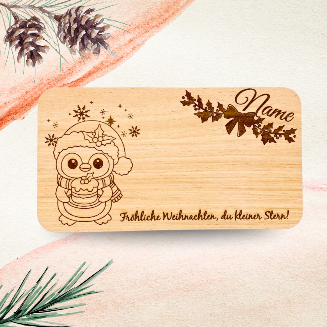 Personalisiertes Frühstücksbrett mit Pinguin, Weihnachtsmütze und Gravur – ideales Weihnachtsgeschenk mit Name und Wunschtext