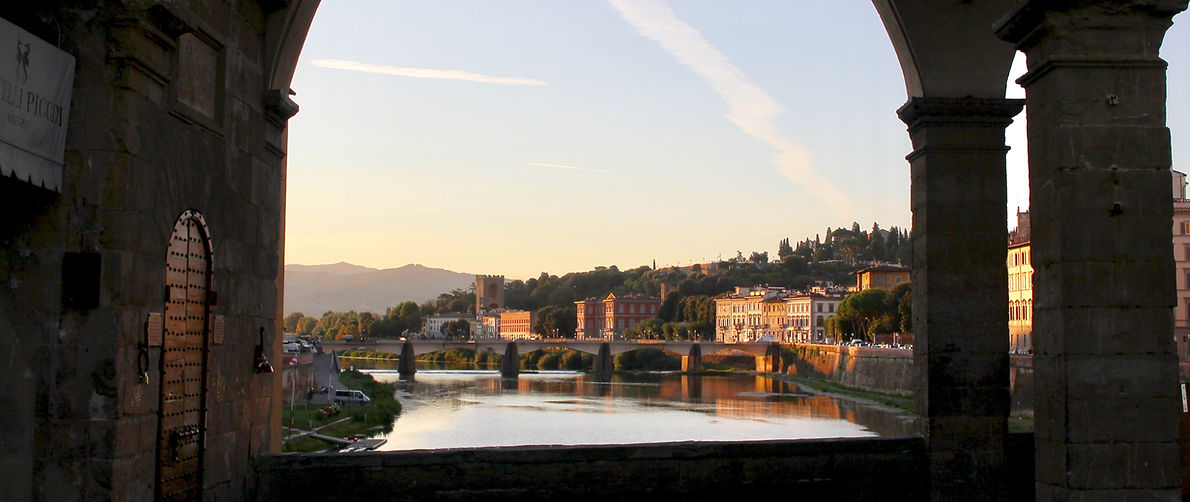 Ponte Vecchio bridge at sunrise_edited.jpg