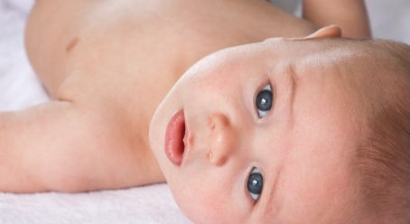 Kindergesundheit: Flacher Hinterkopf beim Baby meist unbedenklich