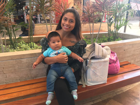 Una Madre Joven
