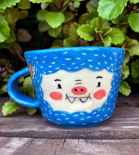 Taza de cerámica con ilustración de monstruo azul y tierno