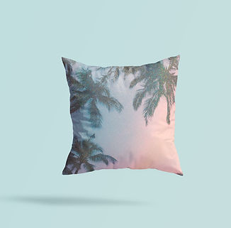 Diseño de estampado para cojín de palmeras en atardecer, inspirado en la estética glam de los años 80