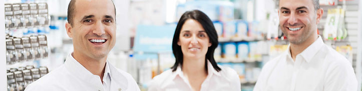 tres farmacéuticos