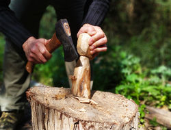 גרזן וכף בישול בהתהוות