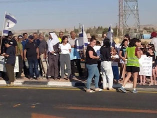 כולנו משלמים את מחיר השנאה": מיזמים בעד סולידריות ברחבי המדינה