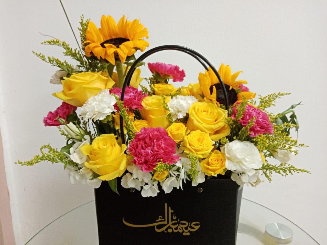 carnation white mix flowers arrangement