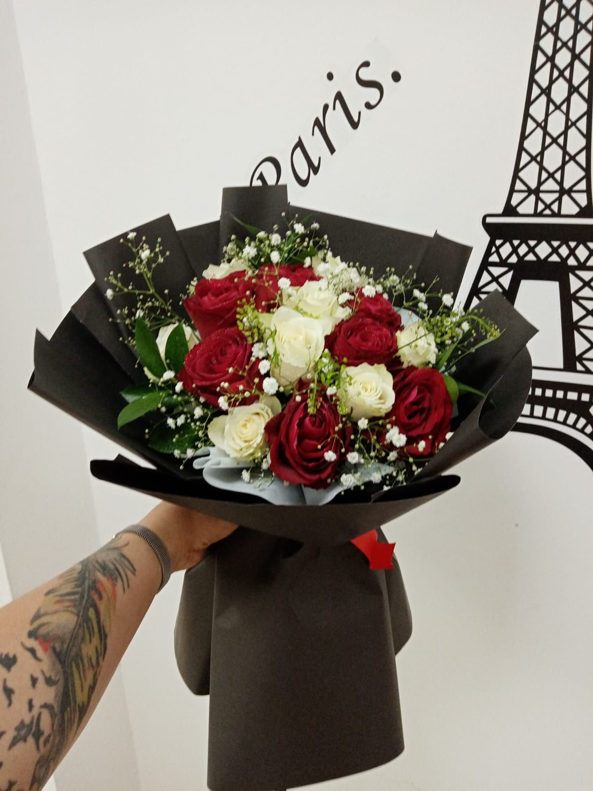 lovely red rose mix white rose fresh flowers