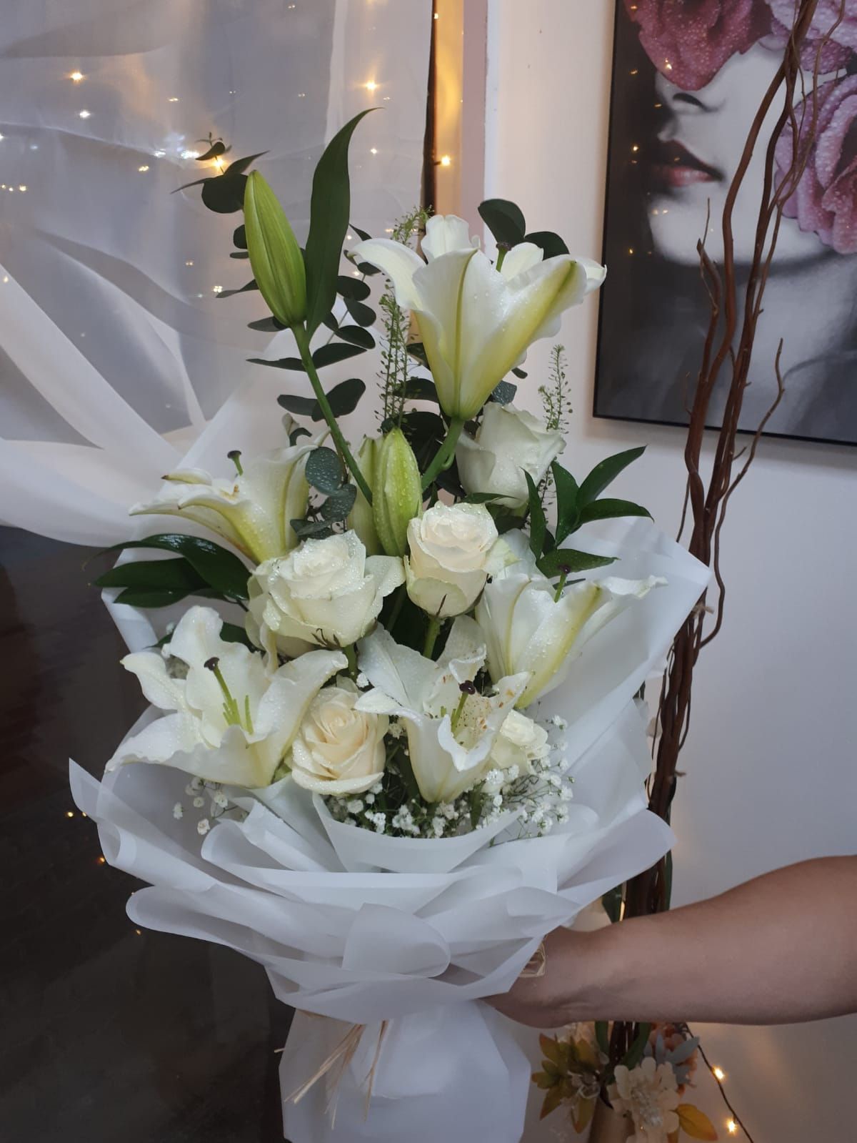 White Lily's Rose White Hand Bouquet