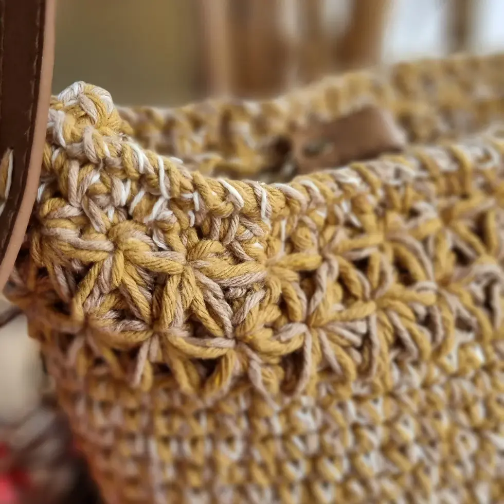 Miniatura: Bolsa mesclada com detalhe em flores 