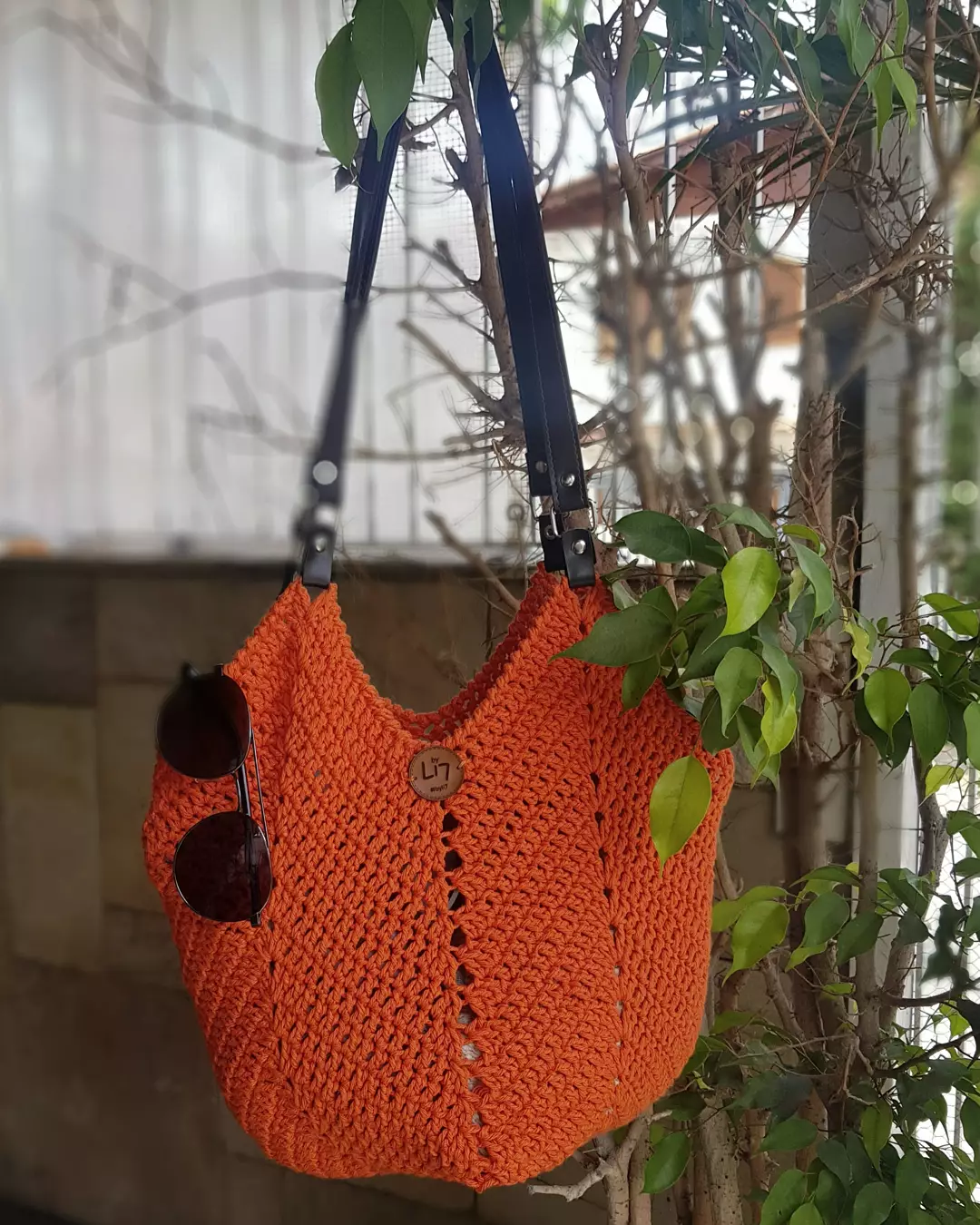 Bolso en bolso de ganchillo.