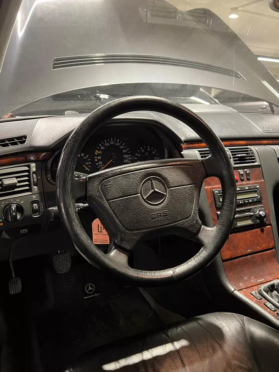 Miniatura: Mercedes Benz Clase E - 1999