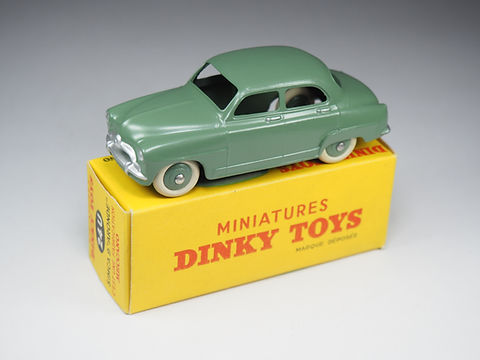 Dinky Toys - 1:48 - Simca Aronde 24U et Camion Laitier 25o Dinky Toys - 1:48 - Simca Aronde 24U et Camion Laitier 25o