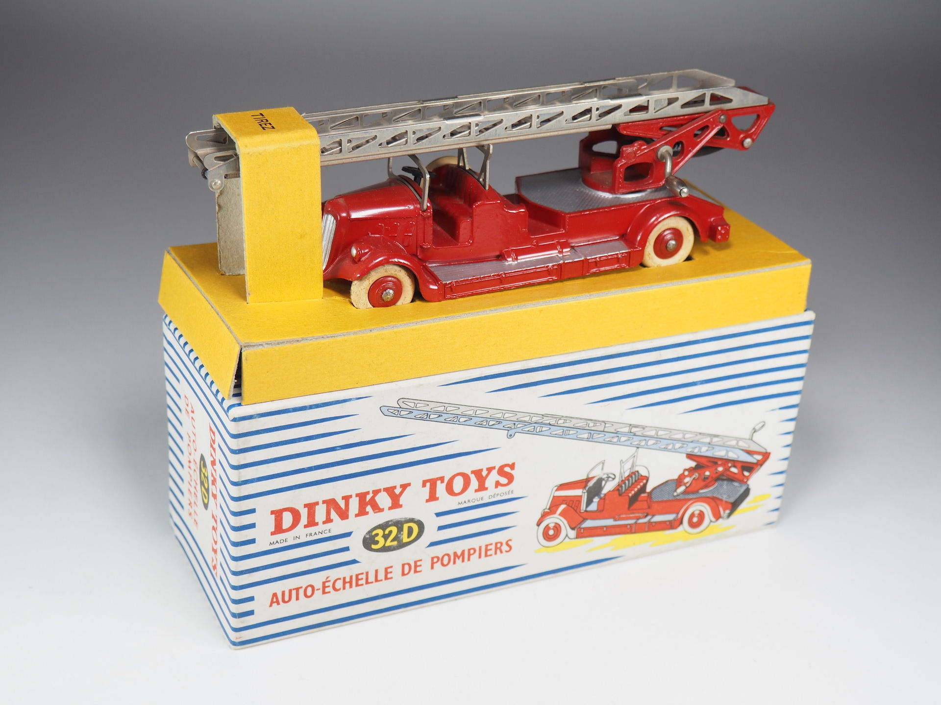 DINKY TOYS FRANCE - 32D - Delahaye Auto Echelle de Pompiers