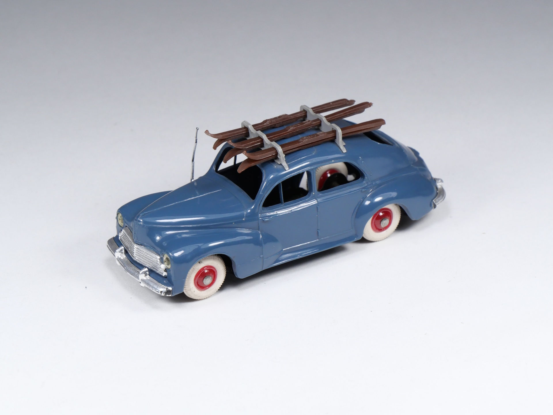NOREV - 21 - Peugeot 203 avec Ski - Bleu pétrole - 1/43