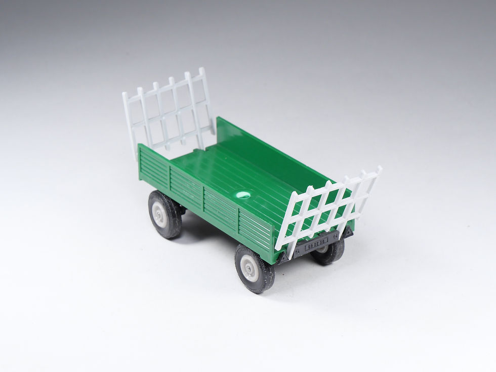 Miniature : NOREV - 106 - Remorque Fourragère Normandie - Vert foret - 1/43