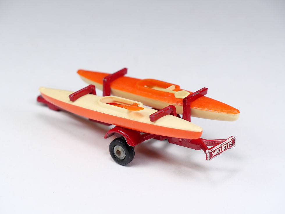Thumbnail: MAJORETTE - 331 - Peugeot 204 Cabriolet avec Canoës - 1/64