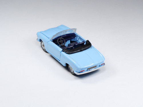 DINKY TOYS FRANCE - 511 - Peugeot 204 - Bleu Ciel - En boite