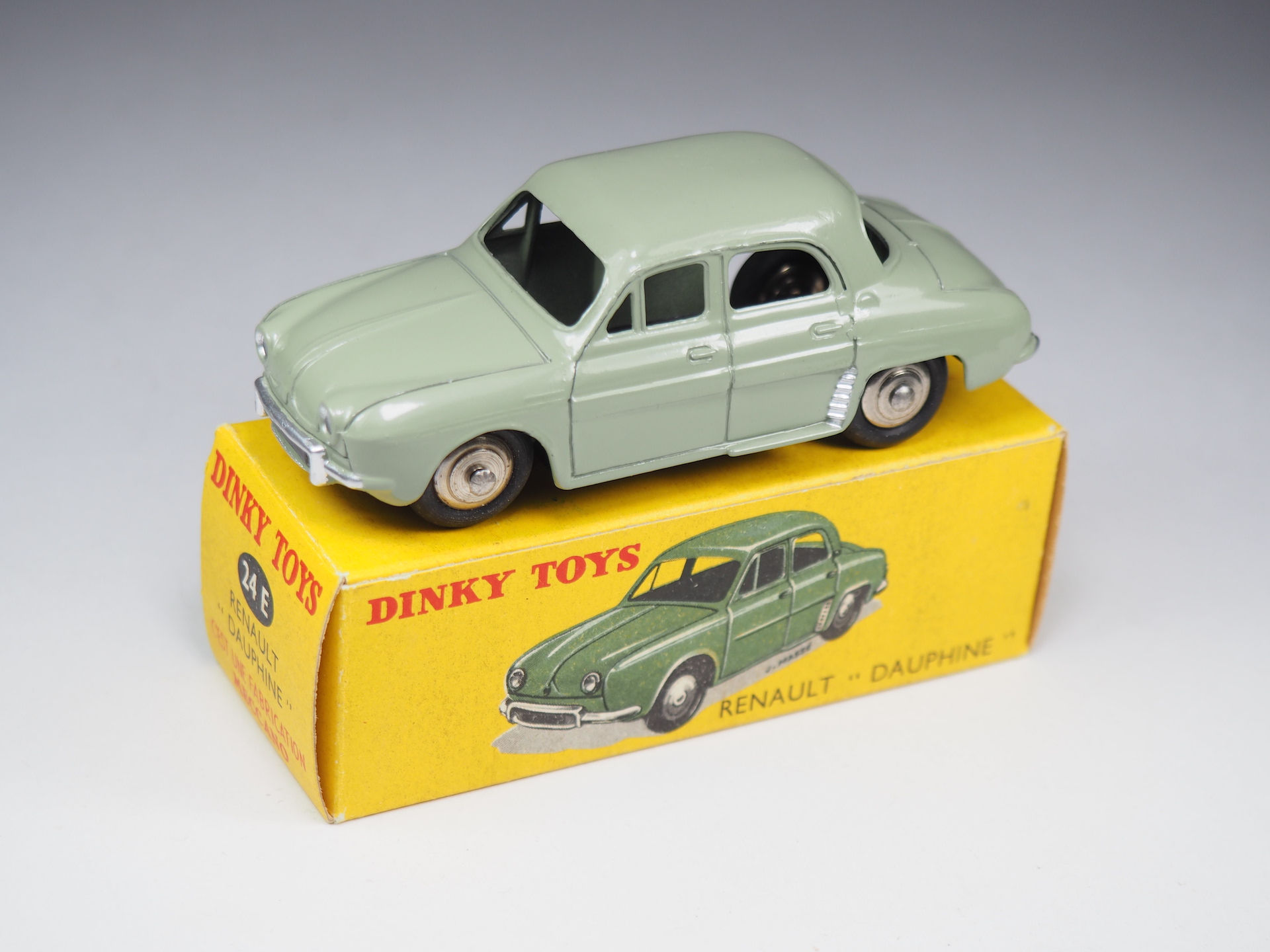DINKY TOYS FRANCE - 24E - Renault Dauphine - Vert Gris