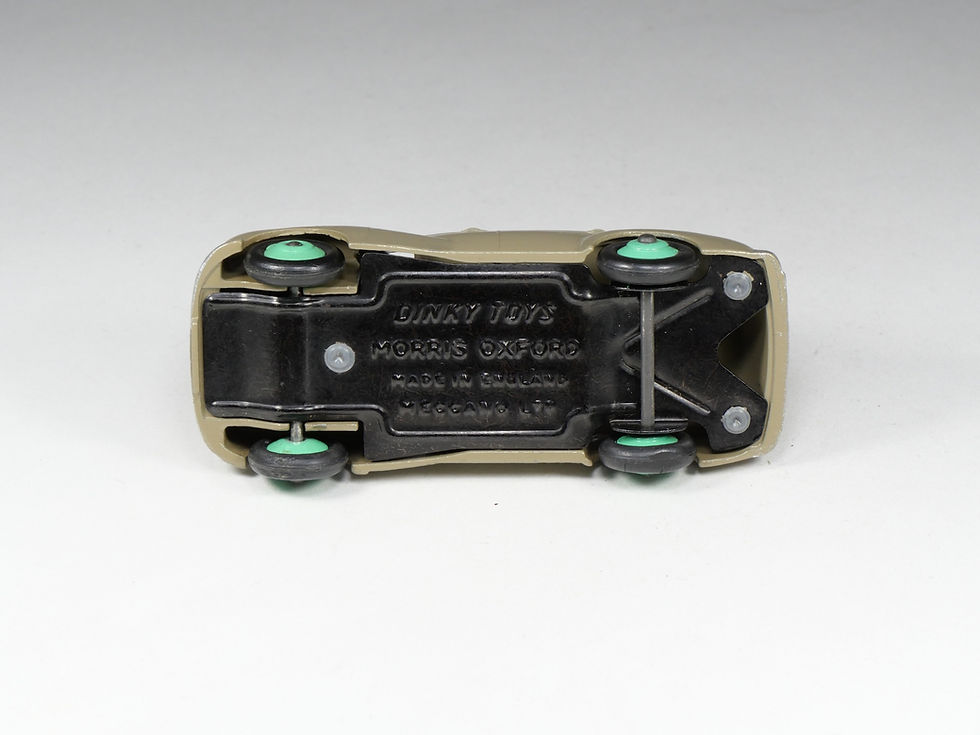 Miniatura: DINKY TOYS ENGLAND - 40G - Morris Oxford - Très rare jantes vert vif - 1/43