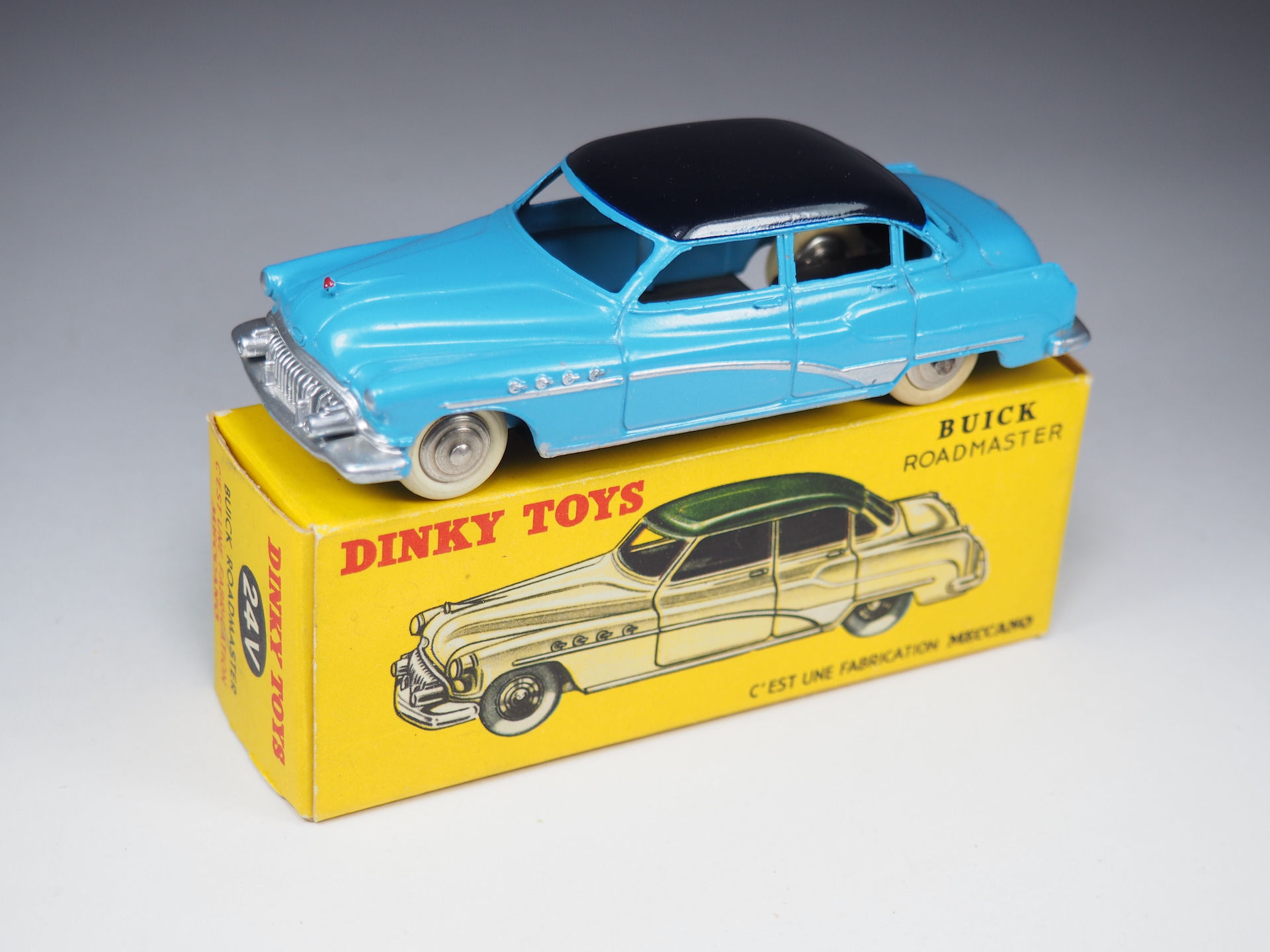 DINKY TOYS FRANCE - 24V - Buick Roadmaster - Bleu toit Bleu nuit