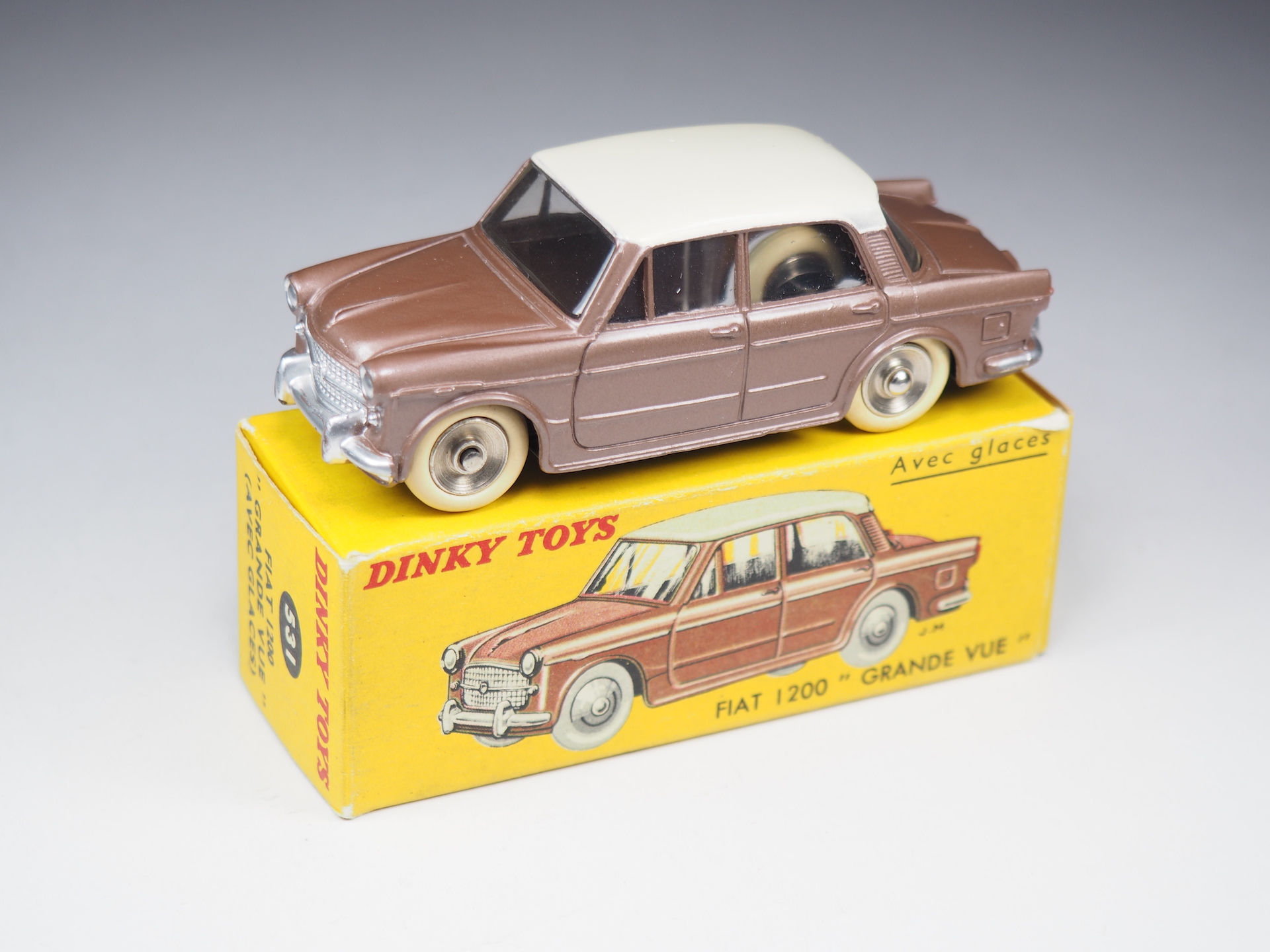 DINKY TOYS FRANCE - 531 - Fiat 1200 Grande Vue - Jantes concaves