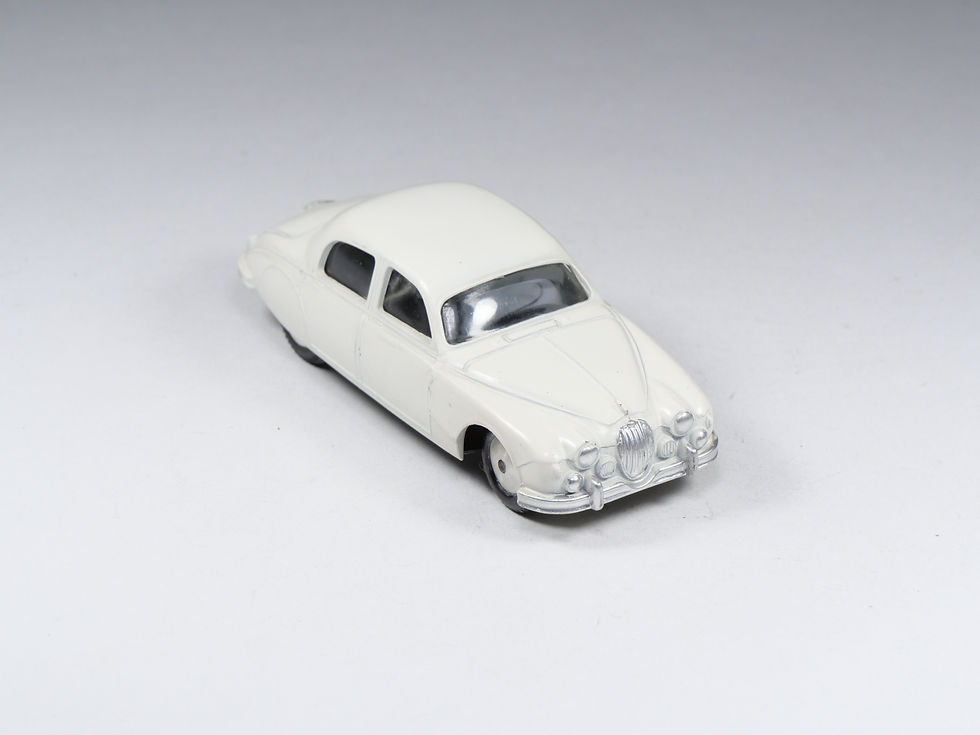 Miniatura: CORGI - 208 - Jaguar 2.4 Litre - Blanc - 1/43