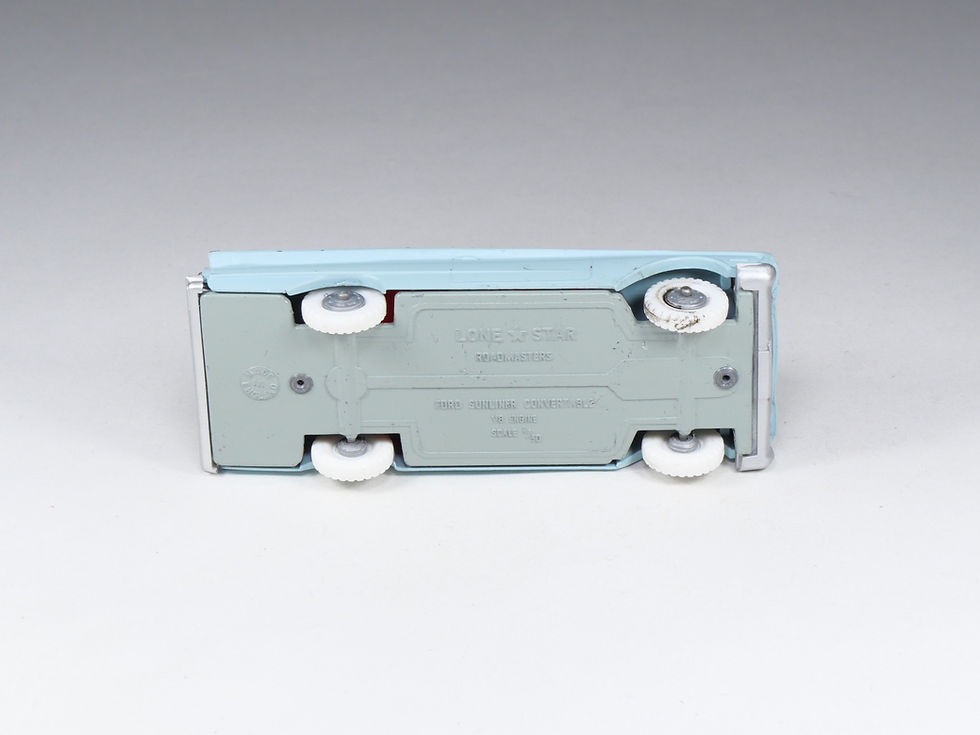 Thumbnail: LONE STAR ROADMASTERS - Ford Sunliner Convertible - Bleu pale - En boite