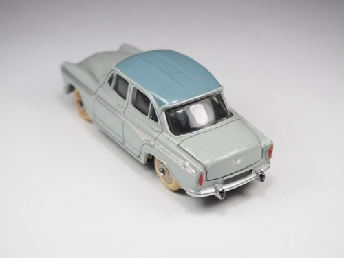 DINKY TOYS 544 - Simca Aronde P60 DINKY TOYS 544 - Simca Aronde P60