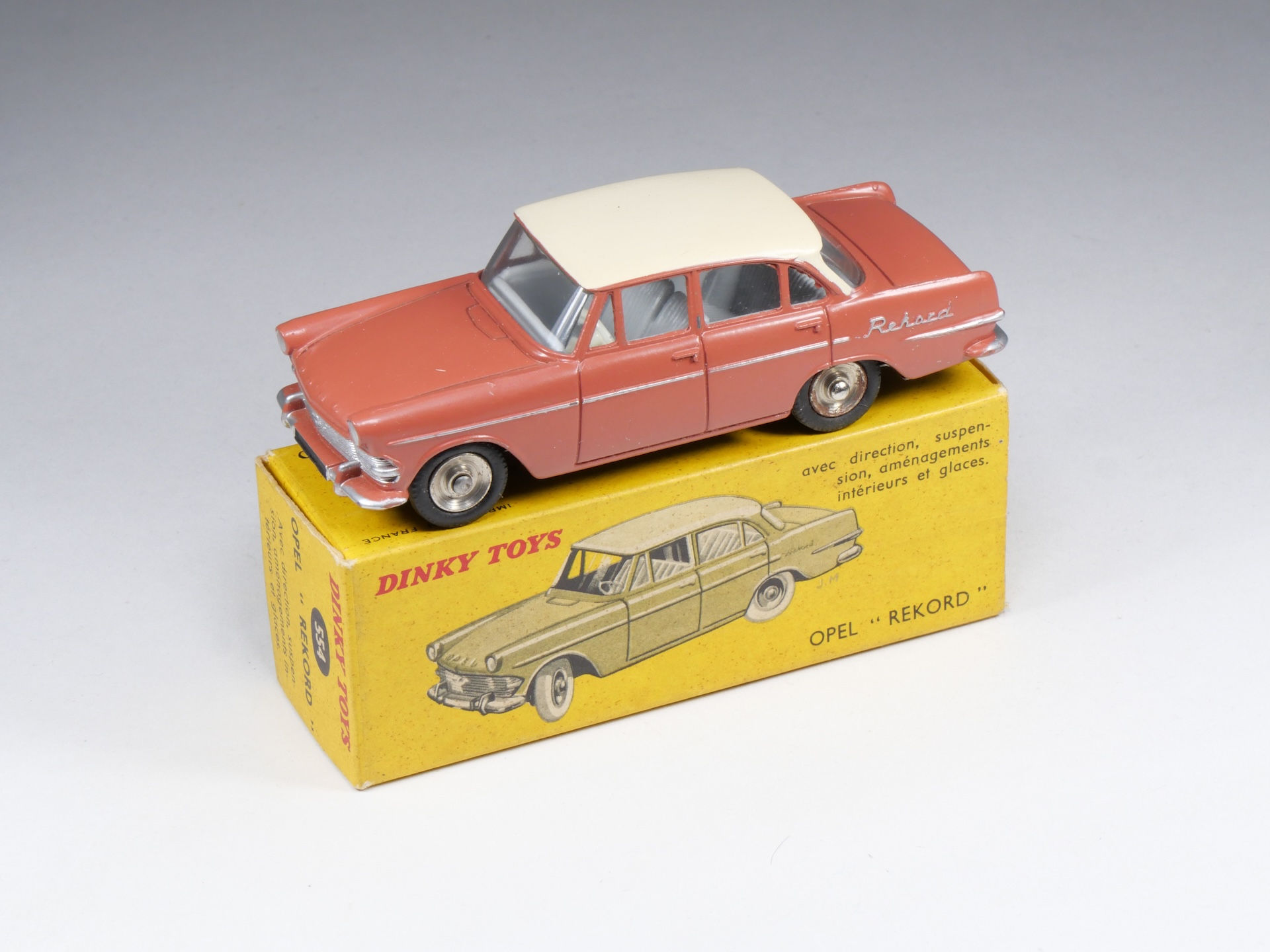 DINKY TOYS FRANCE - 554 - Opel Rekord - Brique - En boite