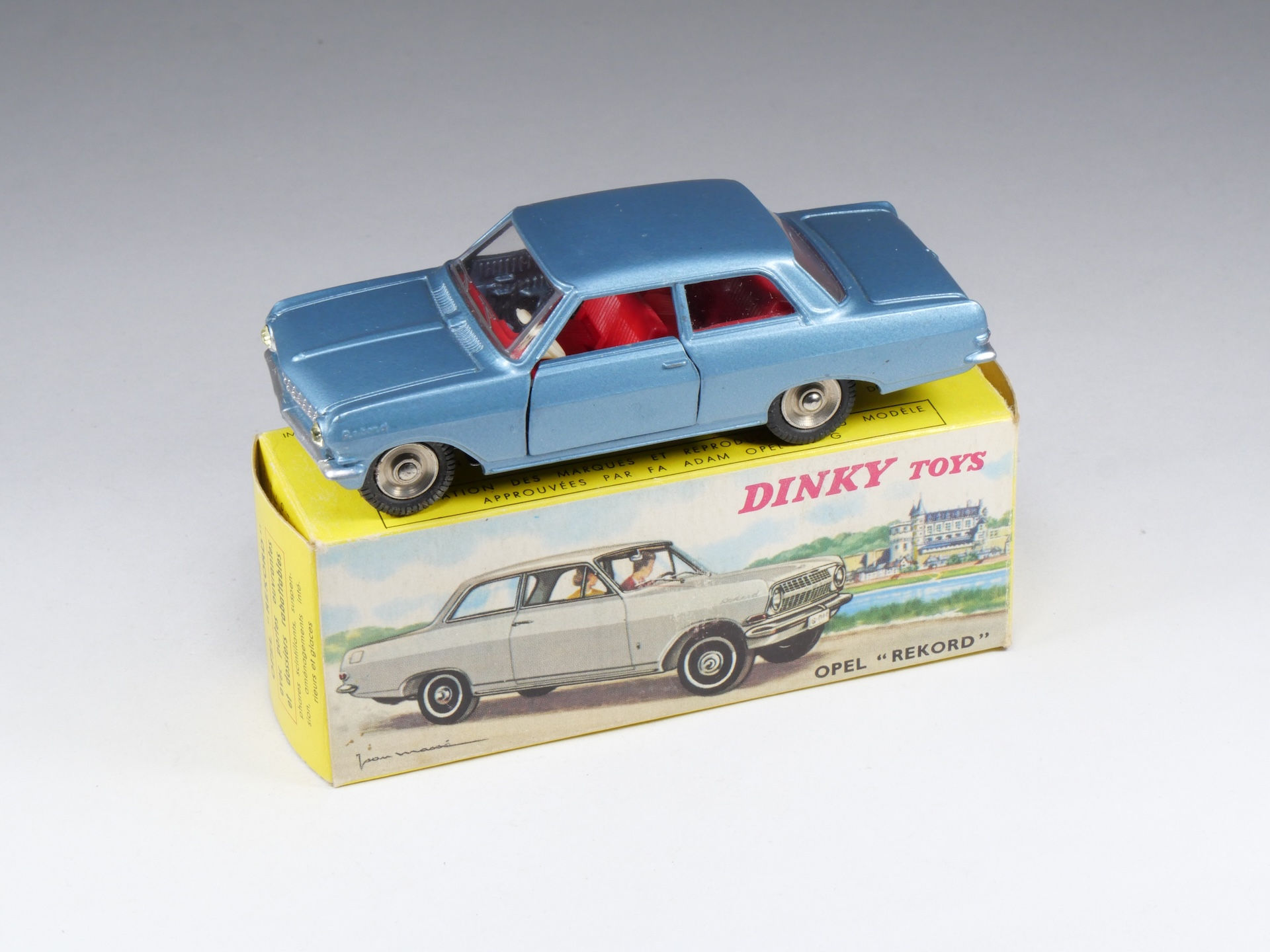 DINKY TOYS FRANCE - 542 - Opel Rekord - Bleu métal - En boite