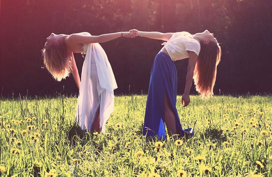 girls-839809__480.jpg