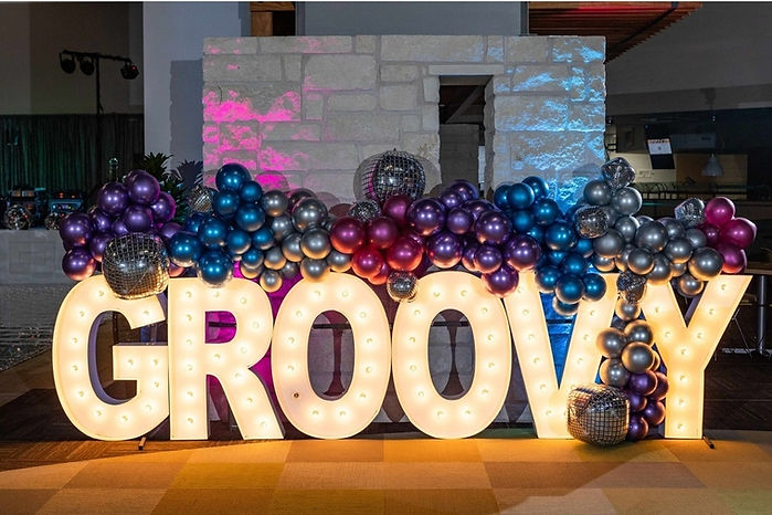 Metallic custom balloon garland