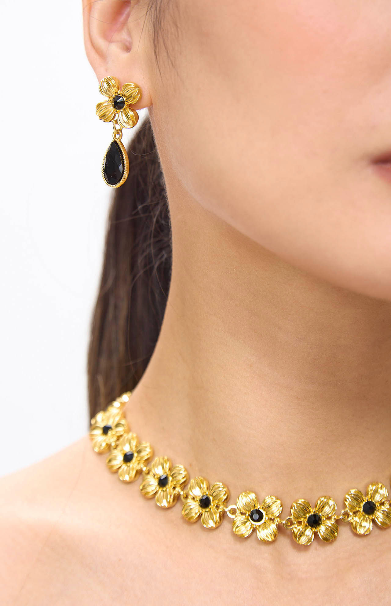 Eeva Retro Flower Golden Earrings & Necklace Set