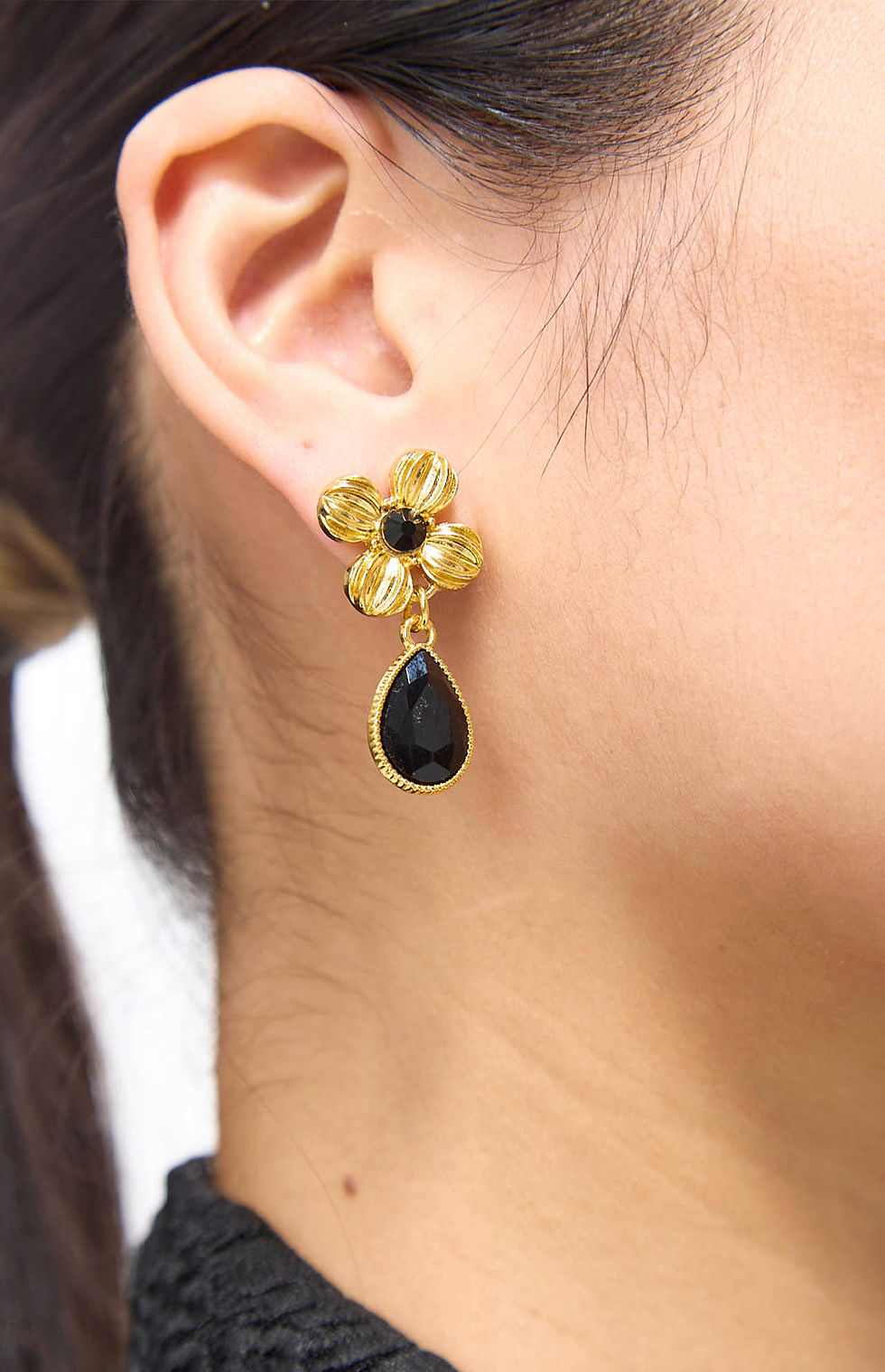 Thumbnail: Eeva Retro Flower Golden Earrings & Necklace Set