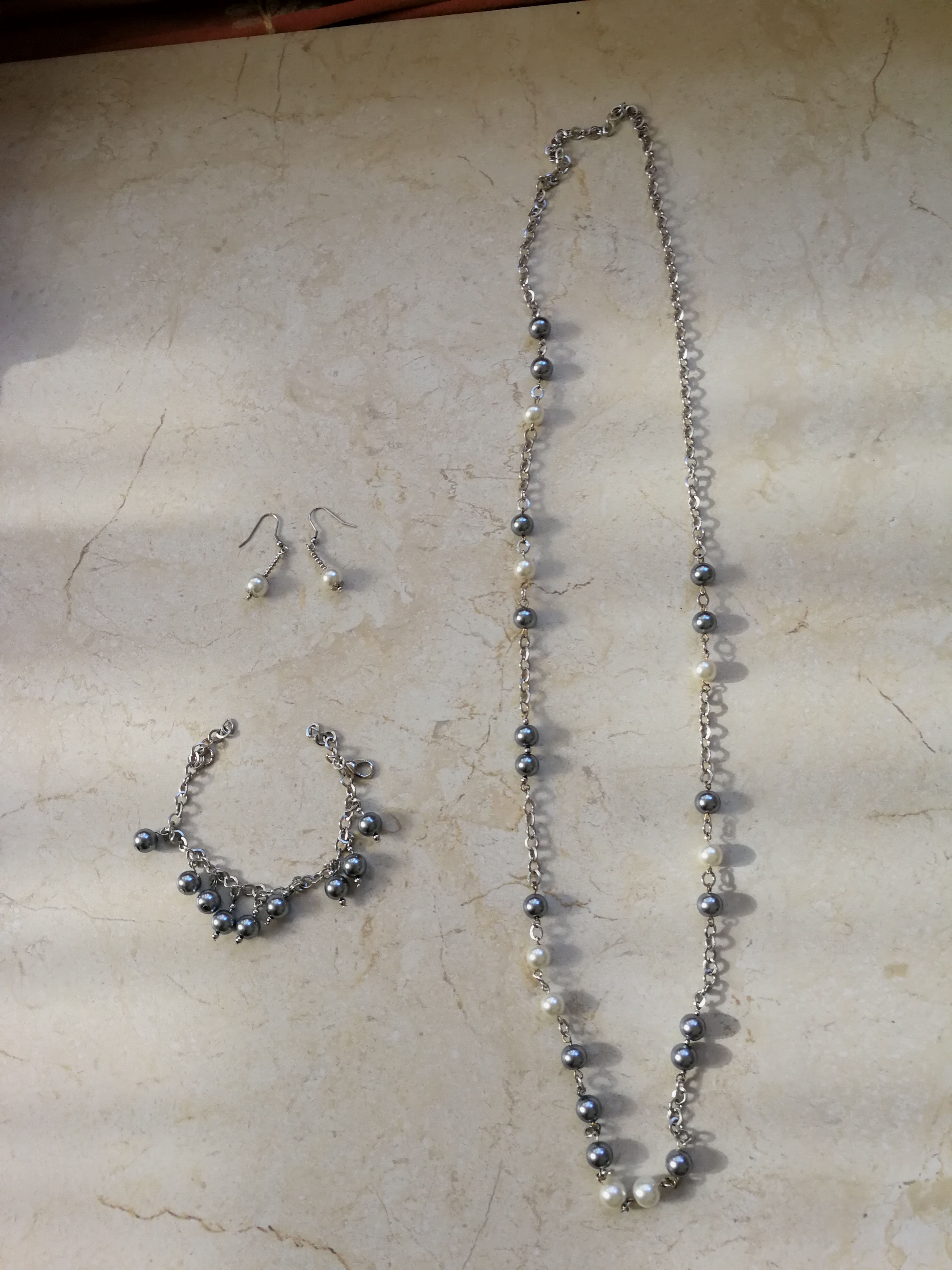 Conjunto collar, pulsera y pendientes avalórios perlas y cadena