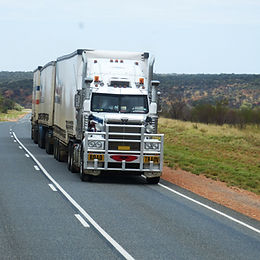 semi-trailers-534577_1920.jpg
