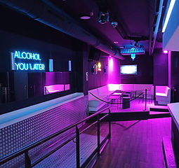 📅 Fecha: Ej. 7 de marzo de 2026

📌 Lugar: Barcelona (puedes especificar barrio o ubicación si quieres)

🎶 Música: DJ / playlist / estilo musical (house, reggaeton, tech house, etc.)

🍸 Cócteles: ej. mojitos, gin tonic…

👗 Dress code: elegante / streetwear / total black

👥 Invitados: amigos, familia, gente especial

🕺 Emoción del momento: bailes, risas, brindis, contagio de energía