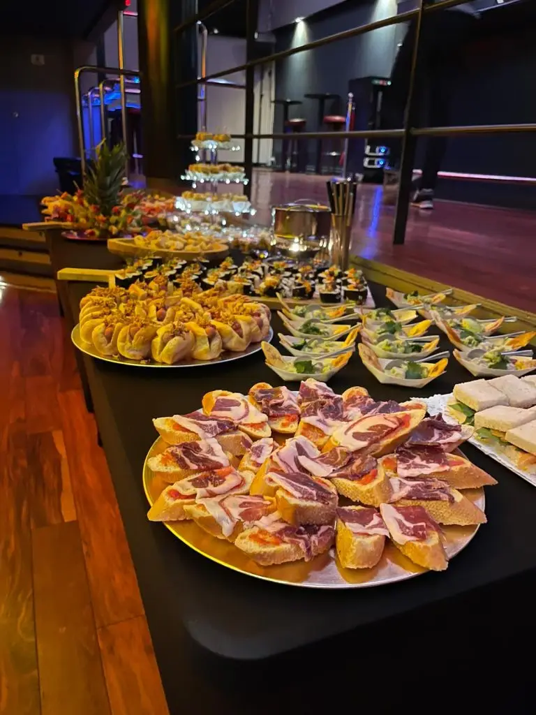 CATERING ECONÓMICO EN BARCELONA PARA FIESTAS PRIVADAS TU EVENTO INOLVIDABLE