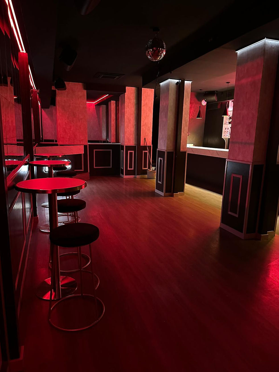 Contacta con Nosotros y Reserva Tu Fiesta Privada