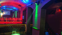 busco local de copas para fiestas