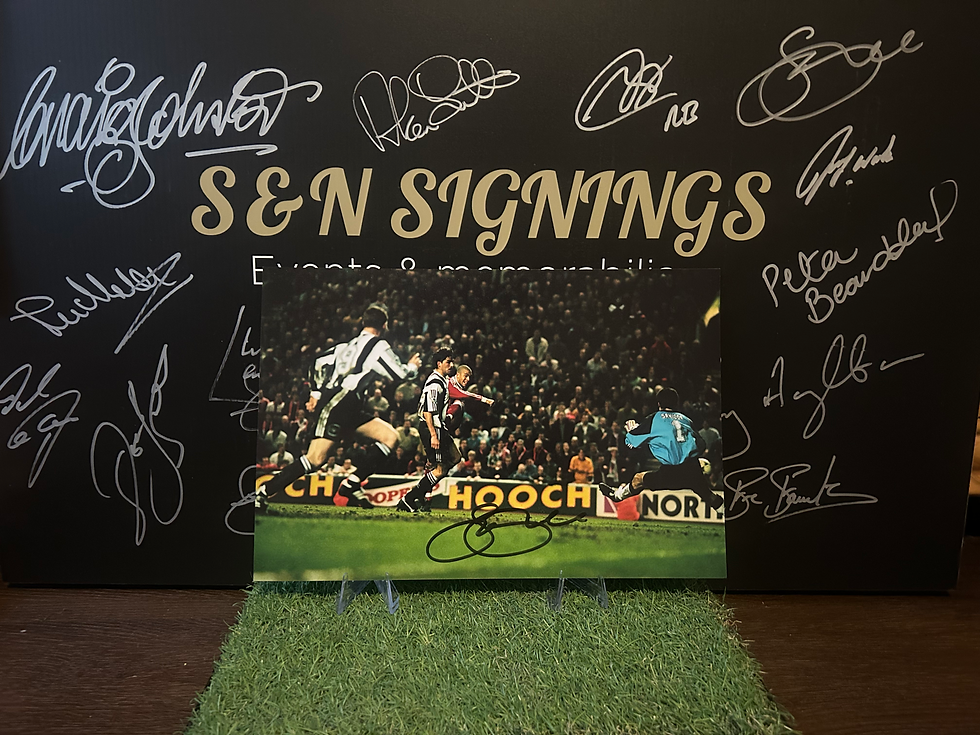 Stan Collymore signed 12x8 photo (Newcastle goal)