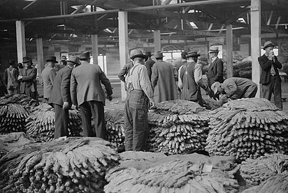 Tobacco Auction LOC c. 1939.jpg