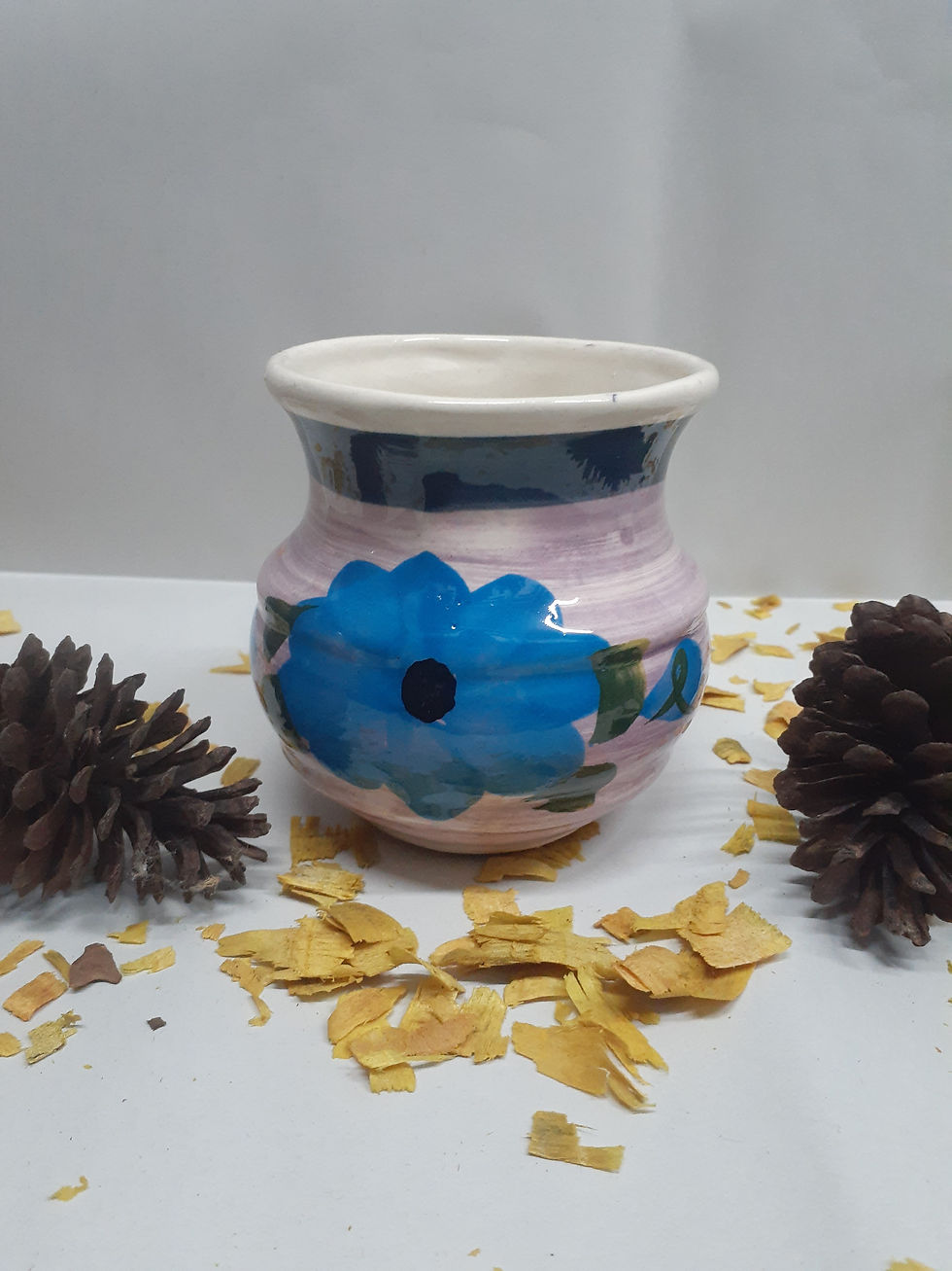 Miniatura: Taza con decoraciones