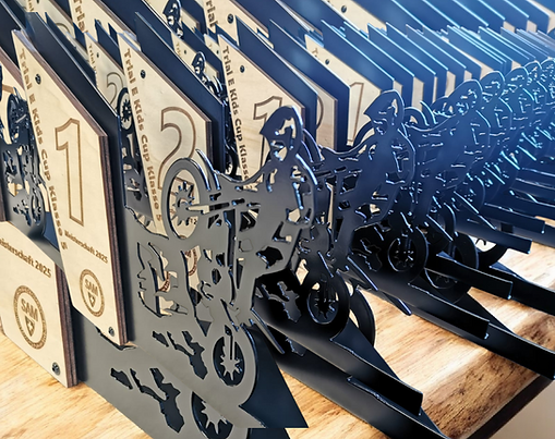 Pokale für Schweizerischen Auto- und Motorradfahrer-Verband Meisterschaftsfeier 2025 