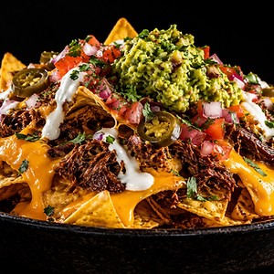 Nachos con guacamole y salsa cheddar