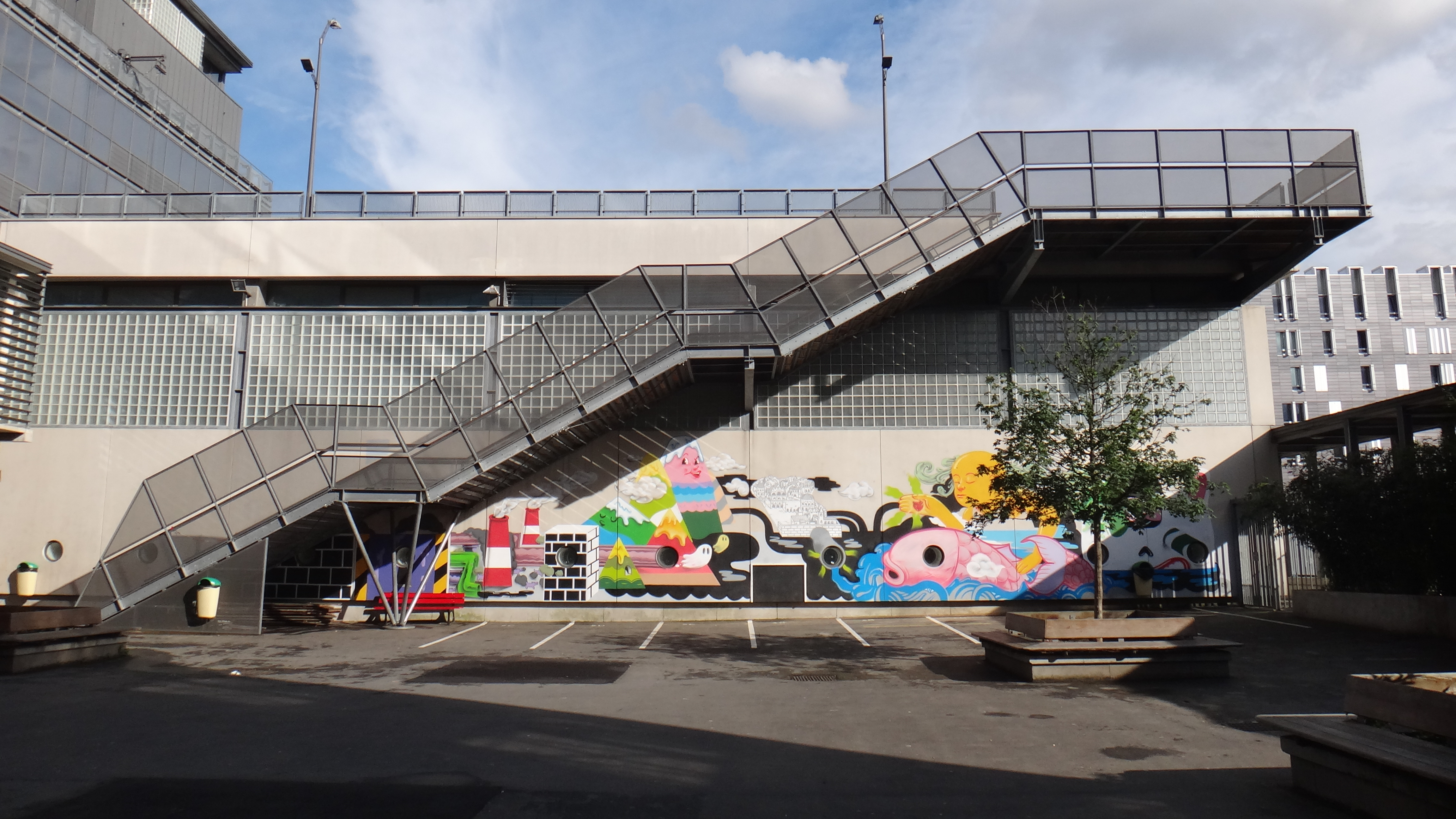 La cour basse et sa fresque
