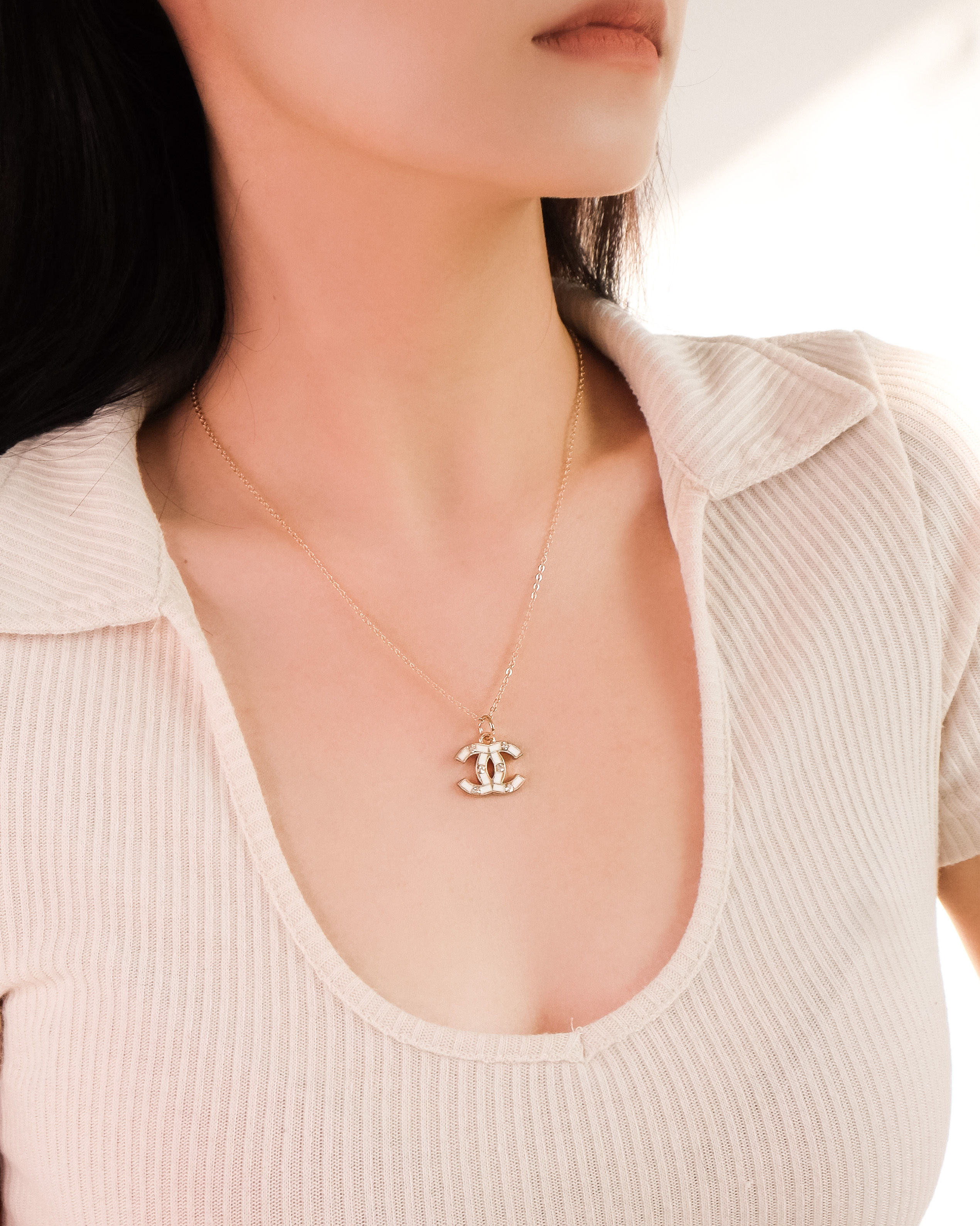 𝗖𝗵𝗮𝗻𝗲𝗹 𝗪𝗵𝗶𝘁𝗲 𝗦𝘄𝗮𝗿𝗼𝘃𝘀𝗸𝗶 𝗡𝗲𝗰𝗸𝗹𝗮𝗰𝗲