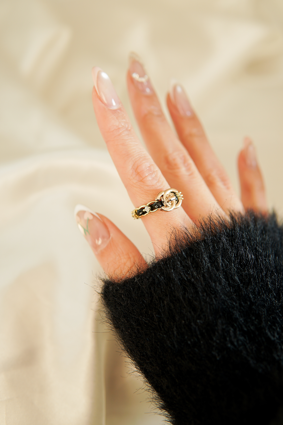 ภาพขนาดย่อ: 𝗖𝗵𝗮𝗻𝗲𝗹 𝗟𝗲𝗮𝘁𝗵𝗲𝗿 𝗖𝗵𝗮𝗶𝗻 𝗥𝗶𝗻𝗴