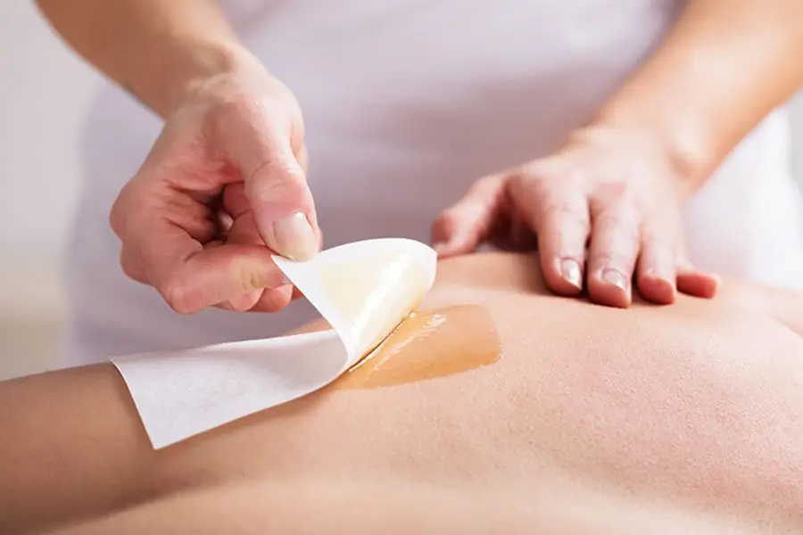 bande-cire-pour-epilation-dos-homme.webp
