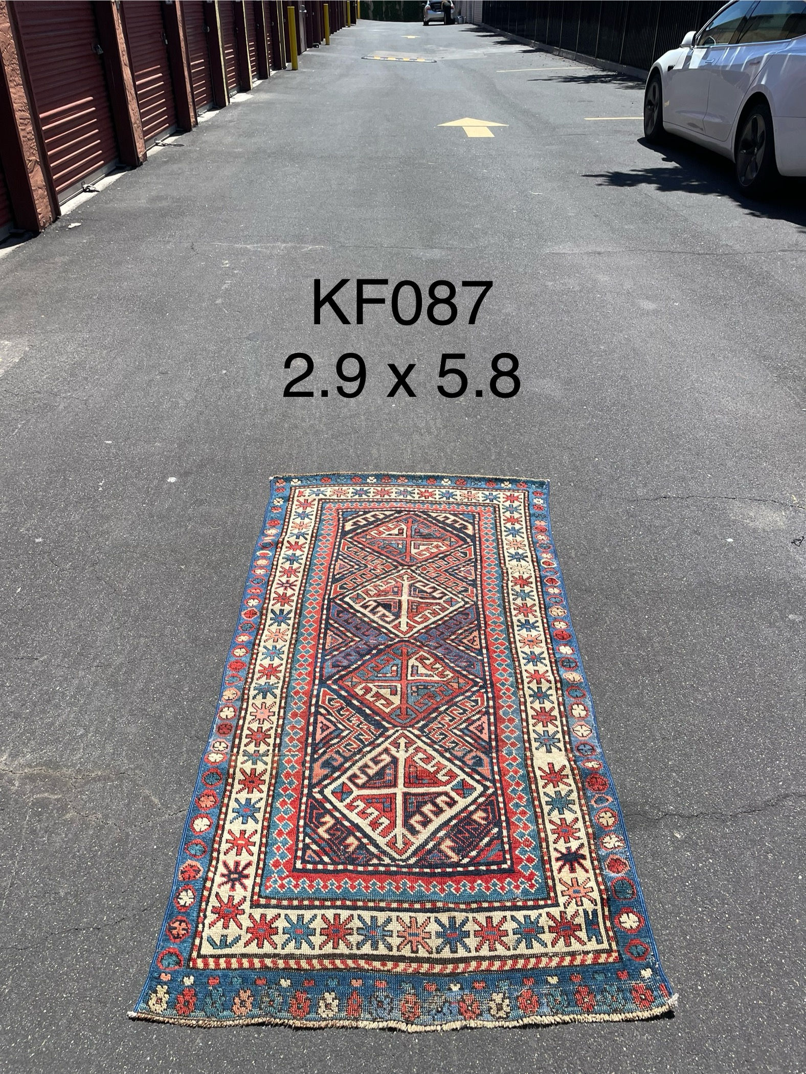 Beige / Blue Rug — 2'9" x 5'8"